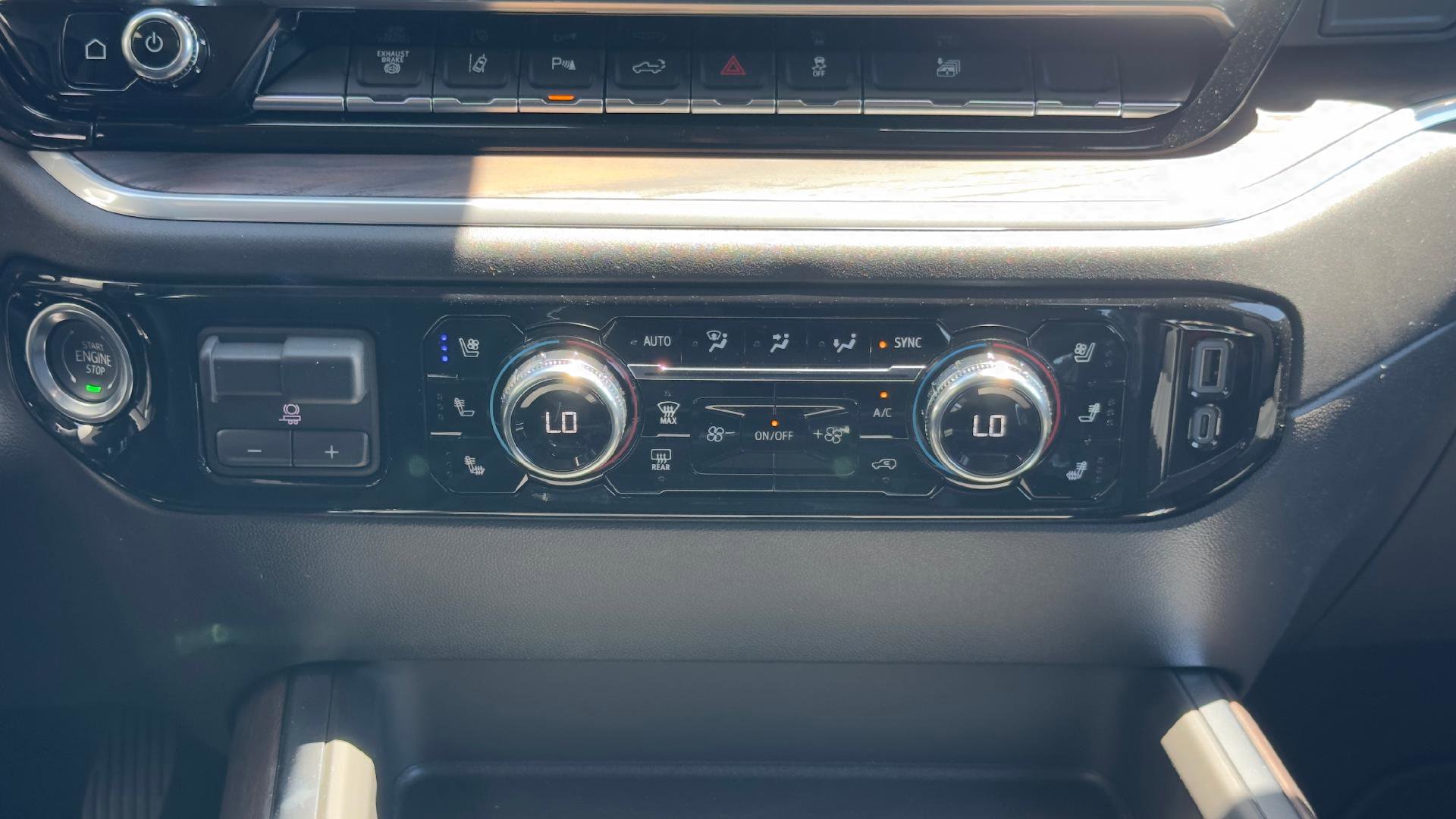 New 2025 GMC Sierra 3500 SLT w/ SLT Premium Package image 14