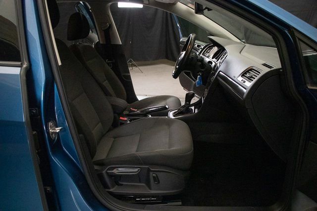 Used 2018 Volkswagen Golf S image 15