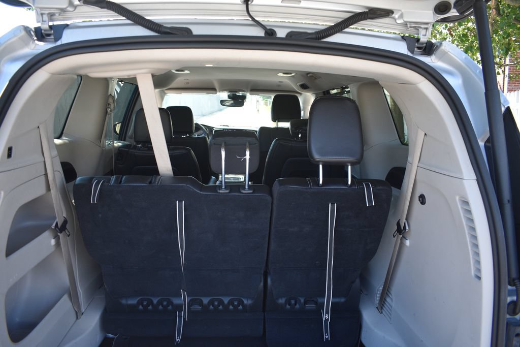 Used 2024 Chrysler Pacifica Touring-L FWD image 31