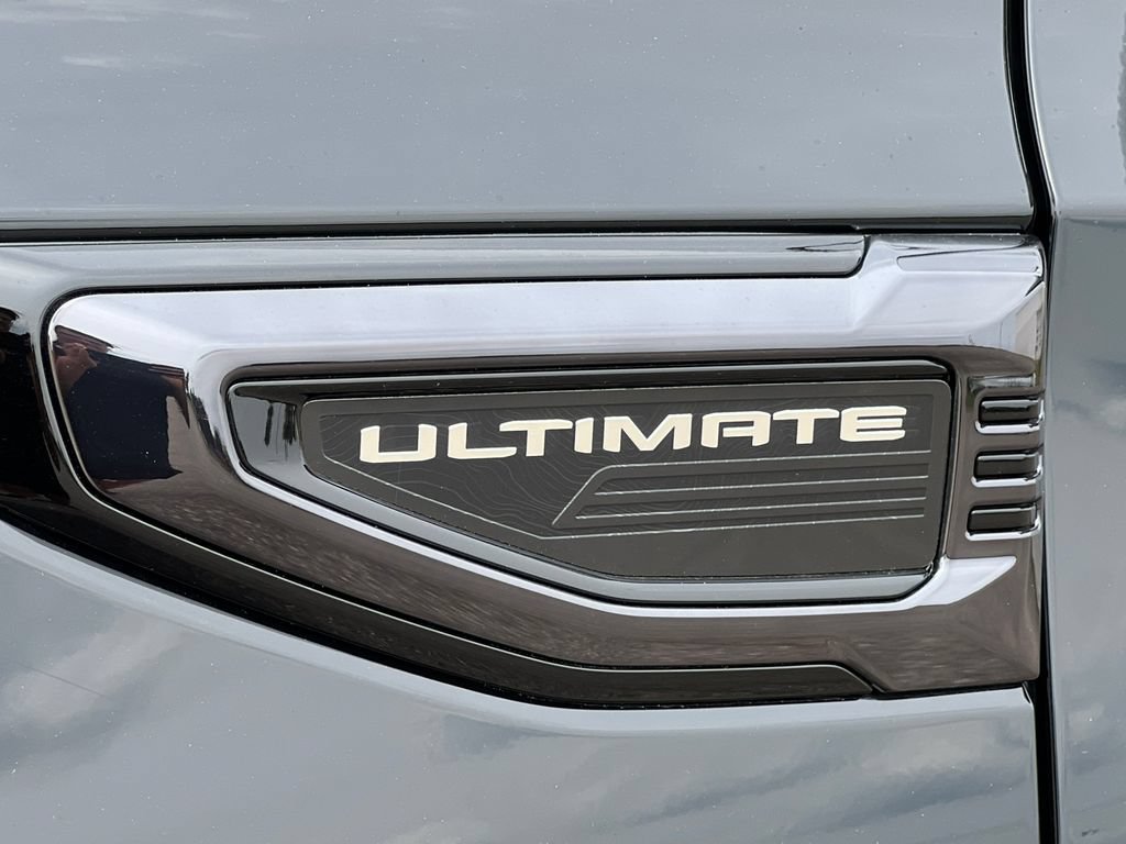New 2026 GMC Yukon Denali Ultimate w/ LPO, Floor Liner Package AWD/4WD image 2
