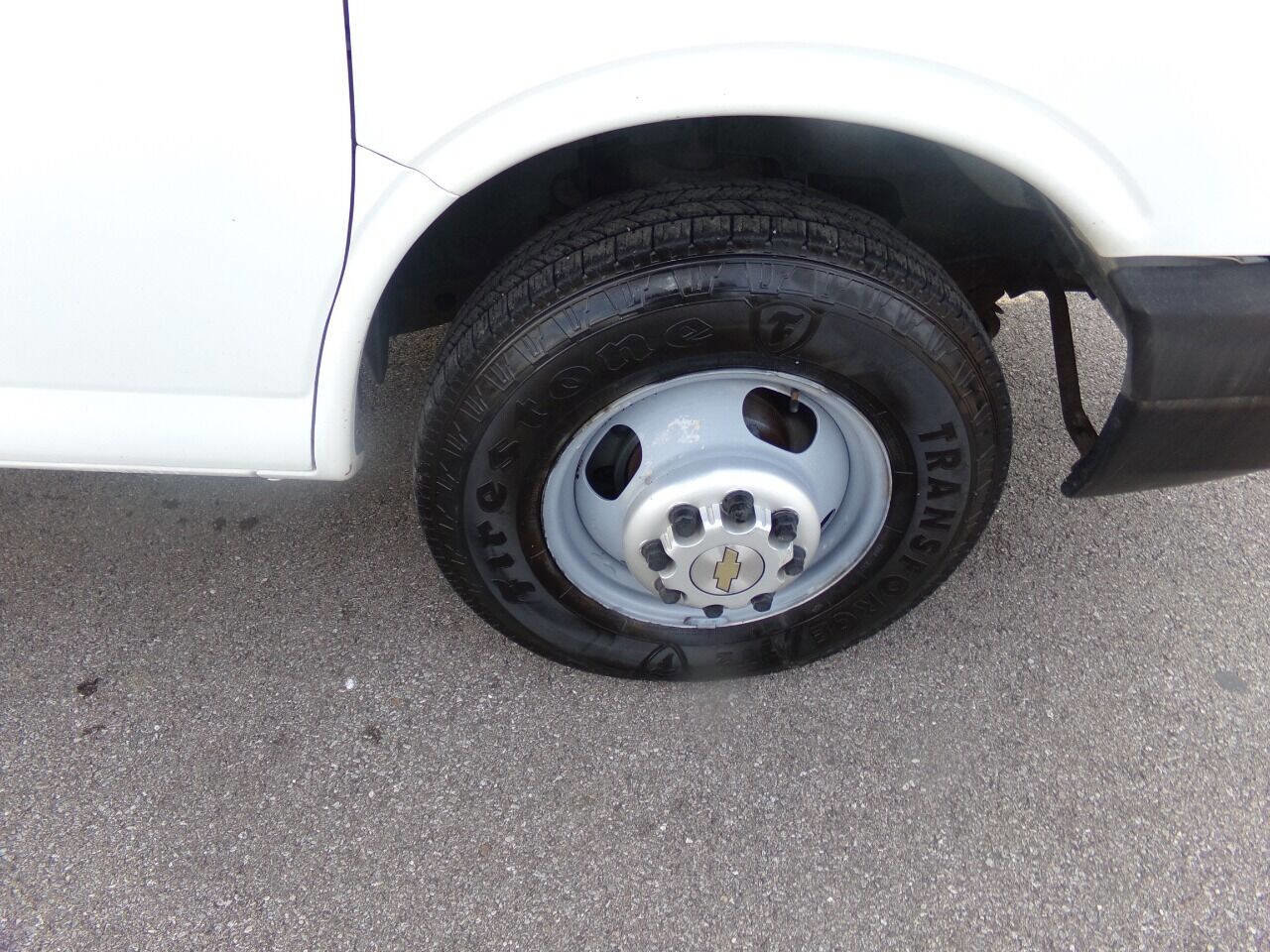 Used 2009 Chevrolet Express 3500 image 38