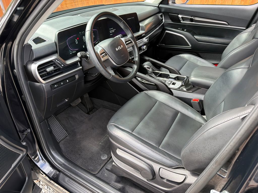 Used 2024 Kia Telluride LX image 2