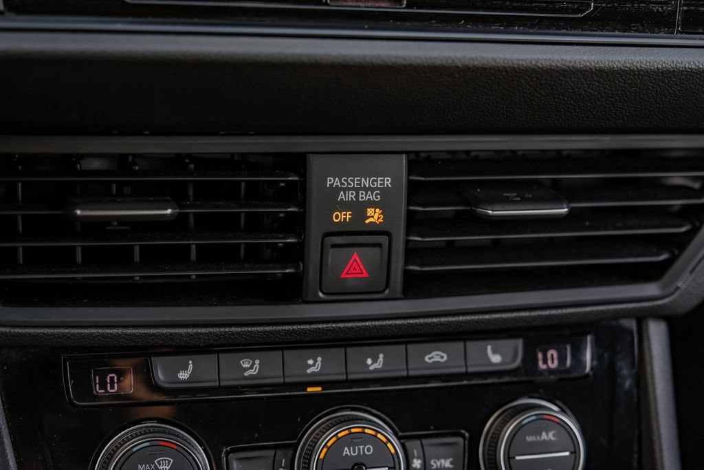 Used 2019 Volkswagen Jetta R-Line FWD image 31