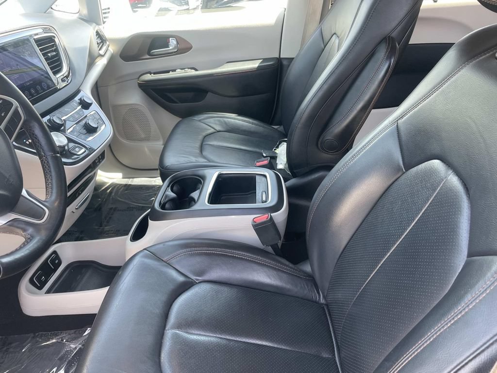 Used 2017 Chrysler Pacifica Touring-L Plus FWD image 29
