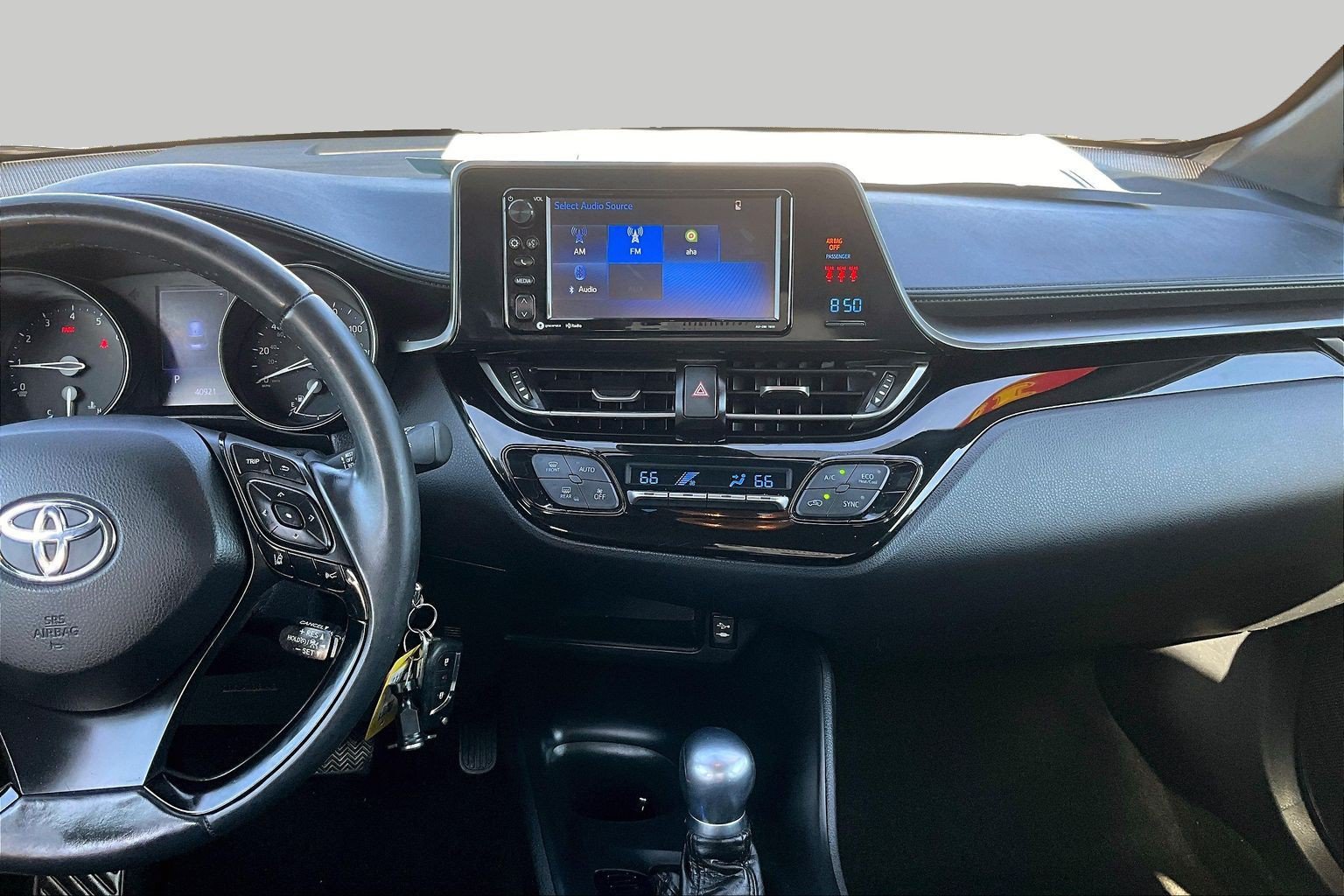 Used 2018 Toyota C-HR XLE FWD image 6