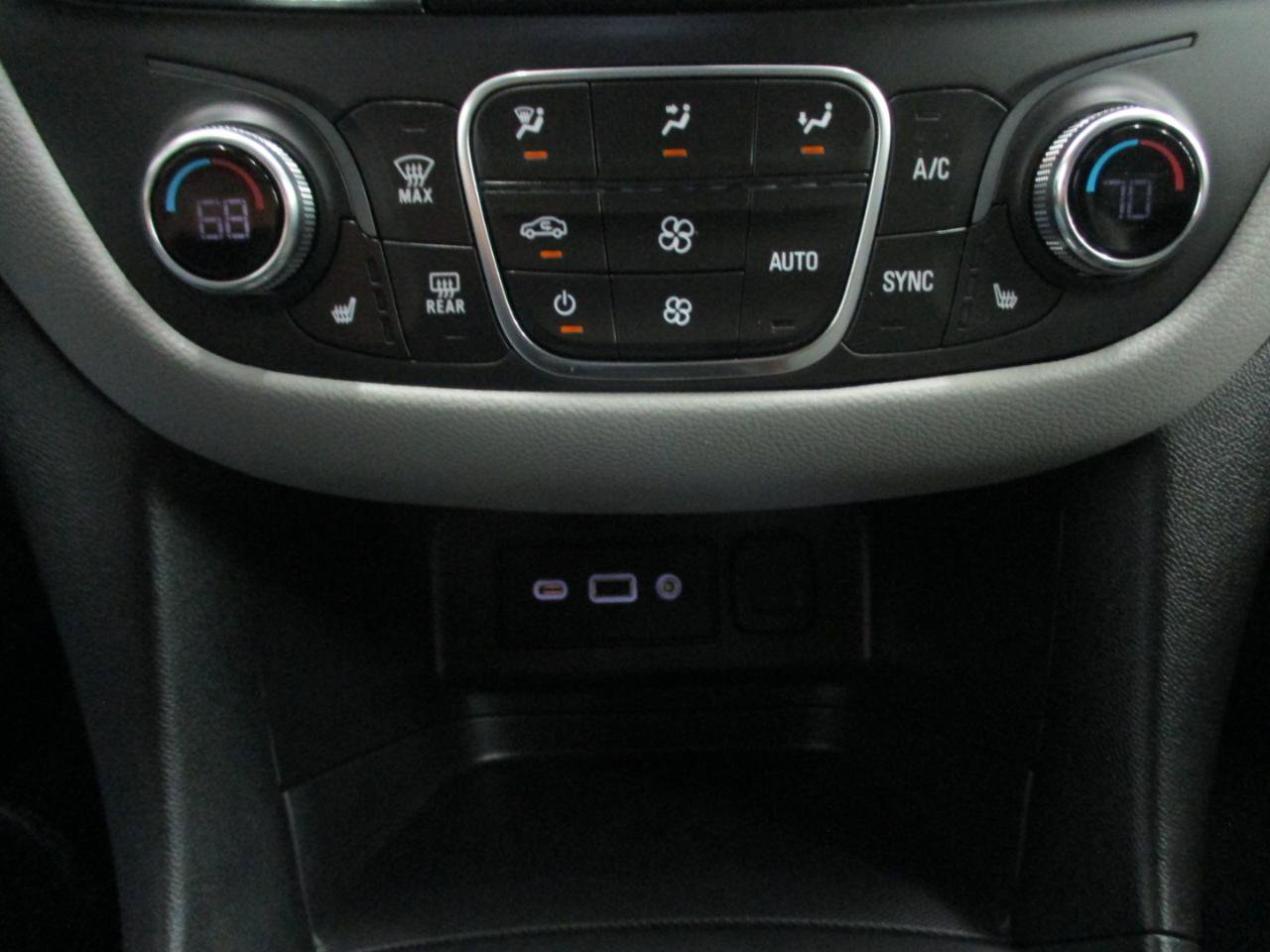 Used 2023 Chevrolet Equinox LT w/ Driver Convenience Package AWD/4WD image 22