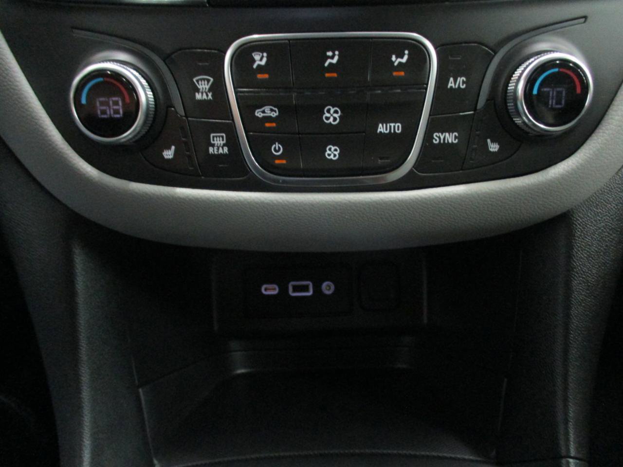 Used 2023 Chevrolet Equinox LT w/ Driver Convenience Package image 22