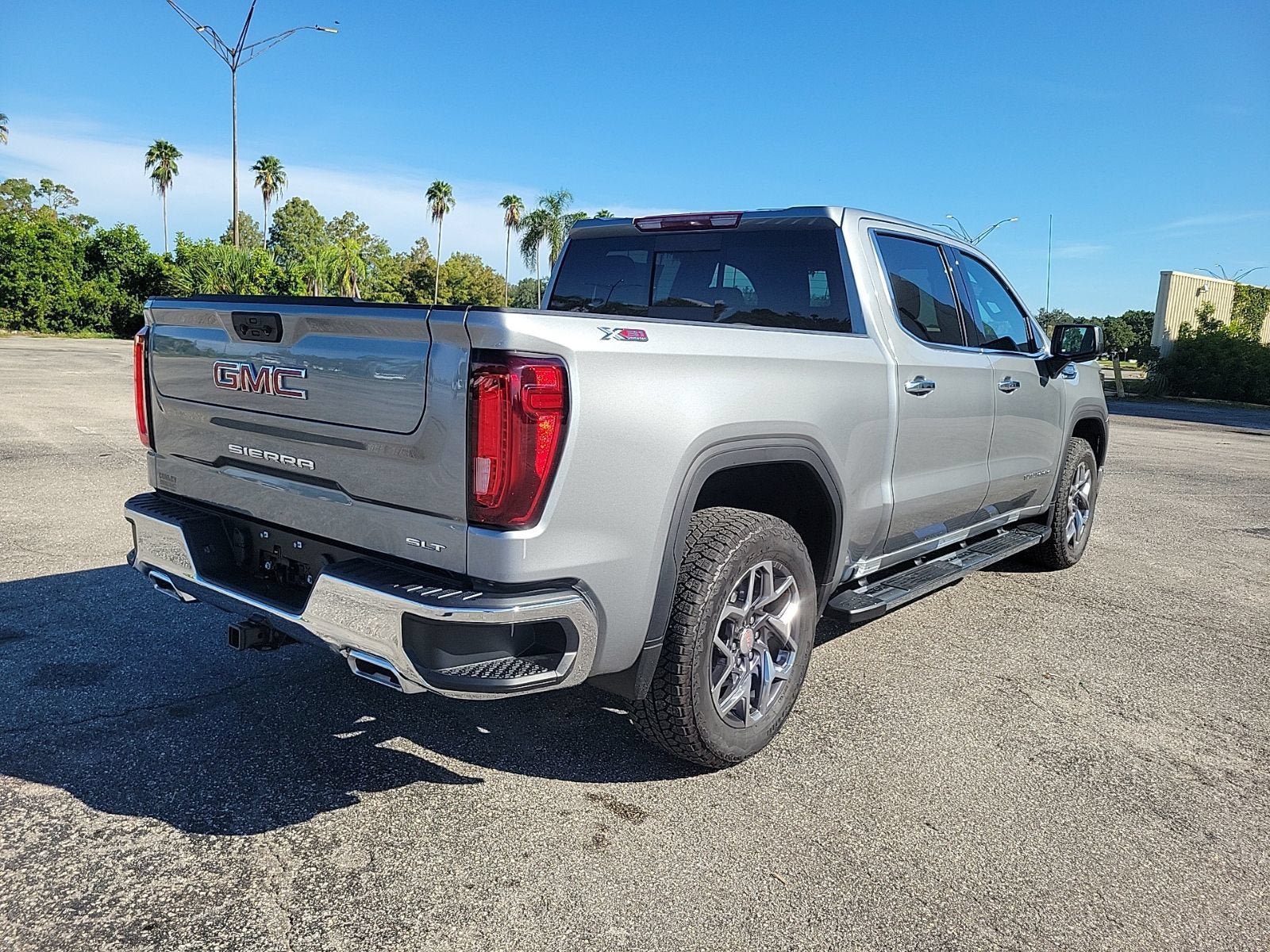 New 2026 GMC Sierra 1500 SLT w/ SLT Premium Package AWD/4WD image 5