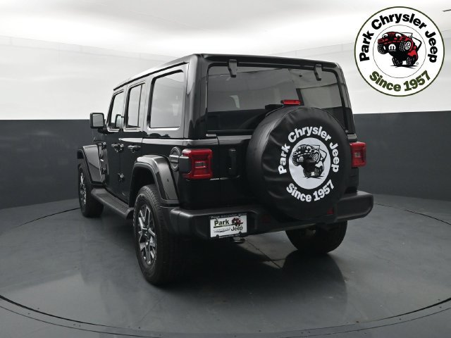 Used 2024 Jeep Wrangler Unlimited Sahara w/ Technology Group AWD/4WD image 4