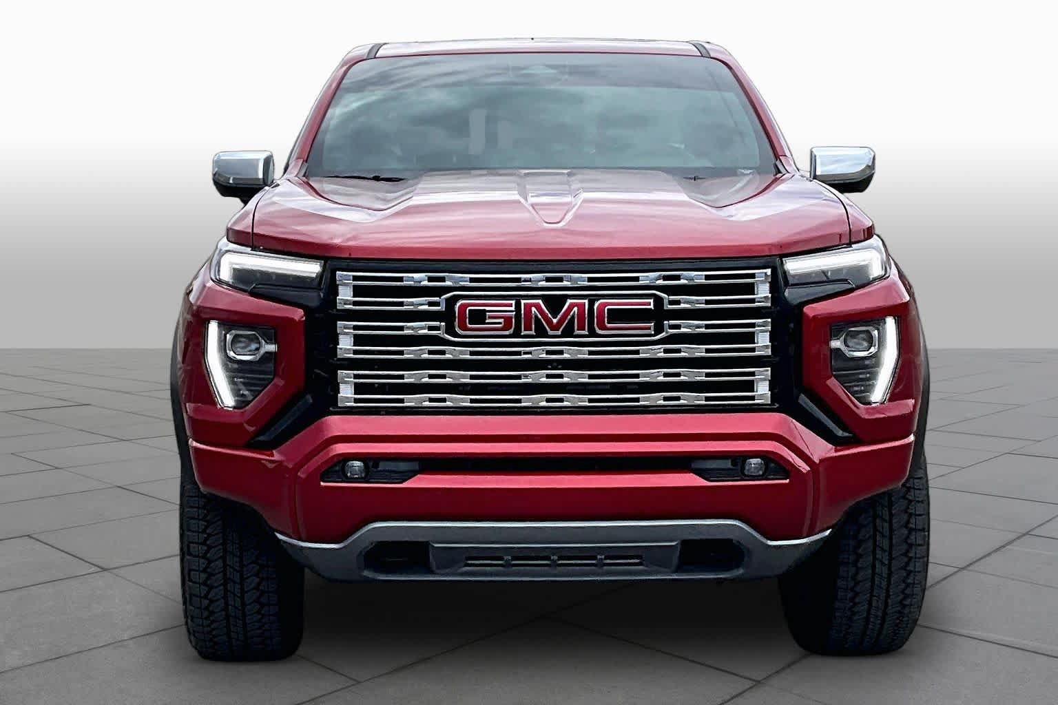 Used 2025 GMC Canyon Denali AWD/4WD image 4