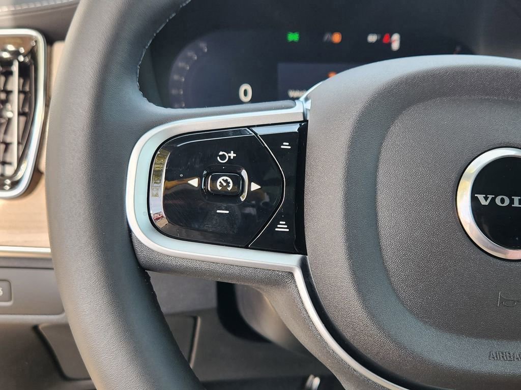 New 2026 Volvo XC90 B6 Plus w/ Protection Package Premier image 9