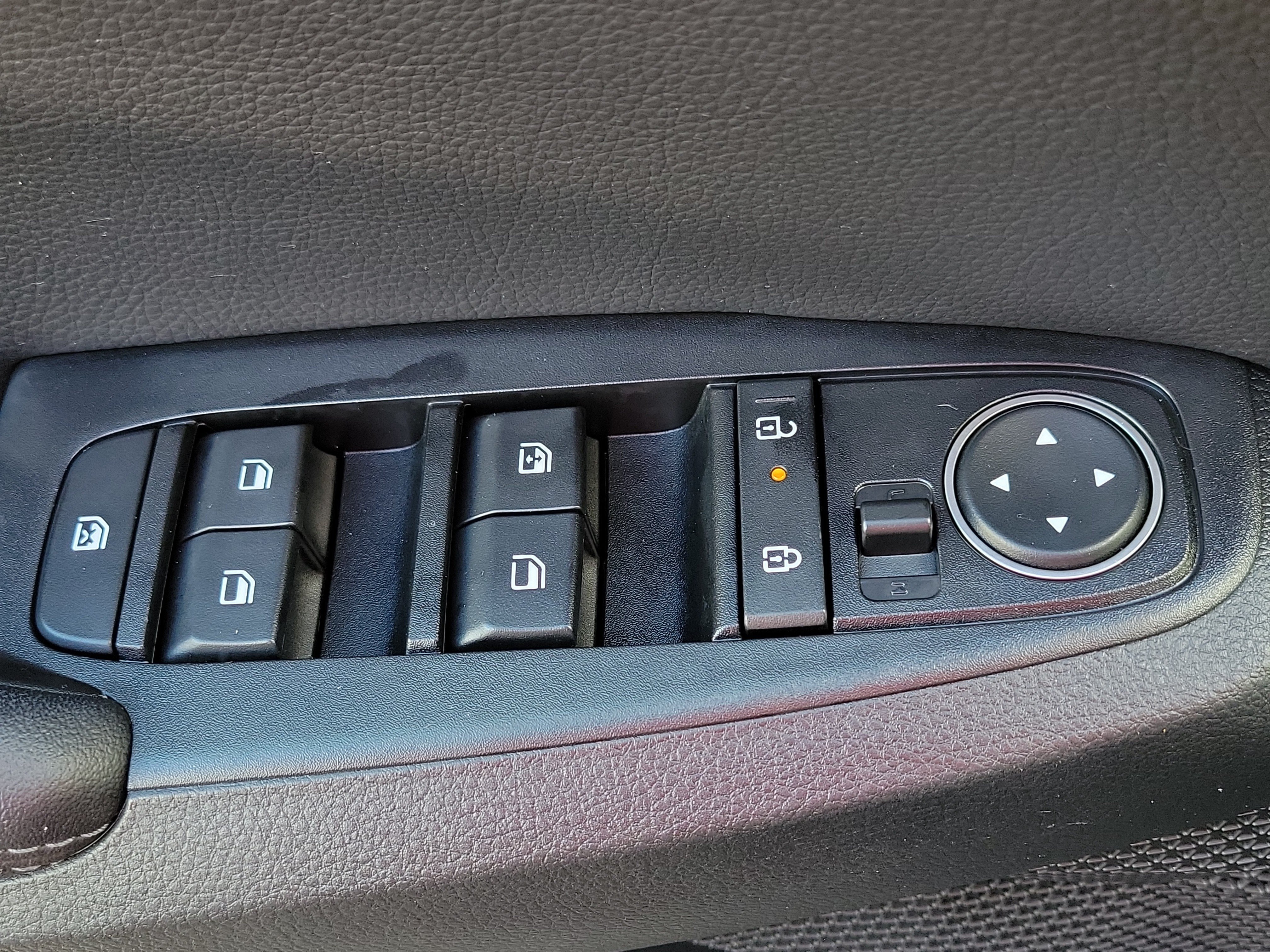 Used 2024 Kia Seltos EX FWD image 27