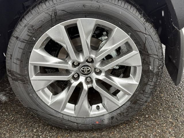 Used 2025 Toyota RAV4 Limited image 22