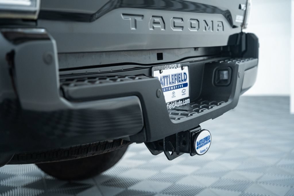 Used 2020 Toyota Tacoma TRD Off-Road w/ Technology Package AWD/4WD image 9