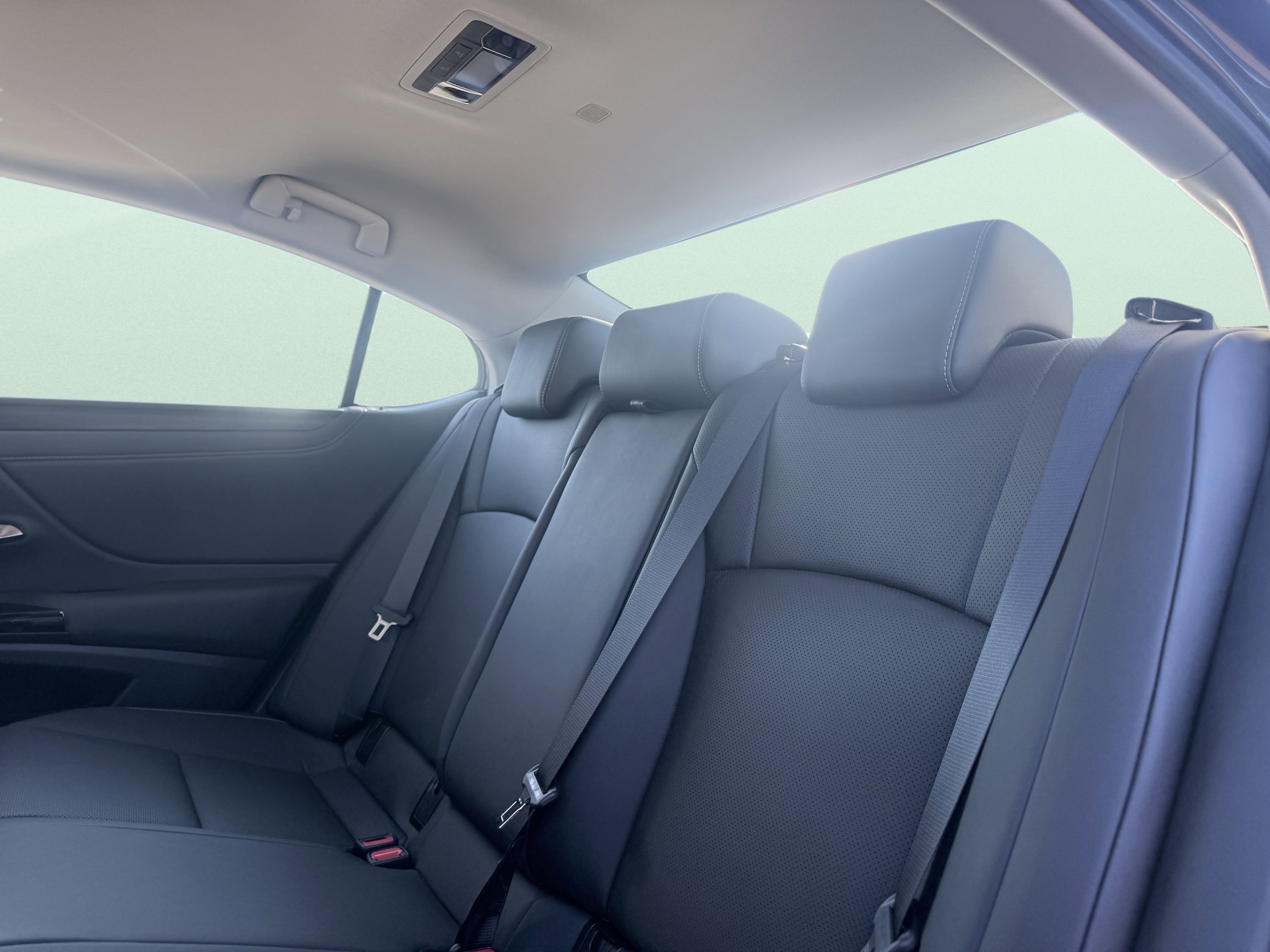 Used 2025 Lexus ES 300h ES 300h F SPORT Design w/ Premium Package image 16