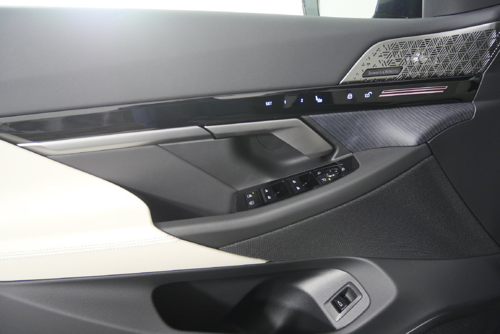 Used 2026 BMW 530i w/ Executive Package RWD image 8