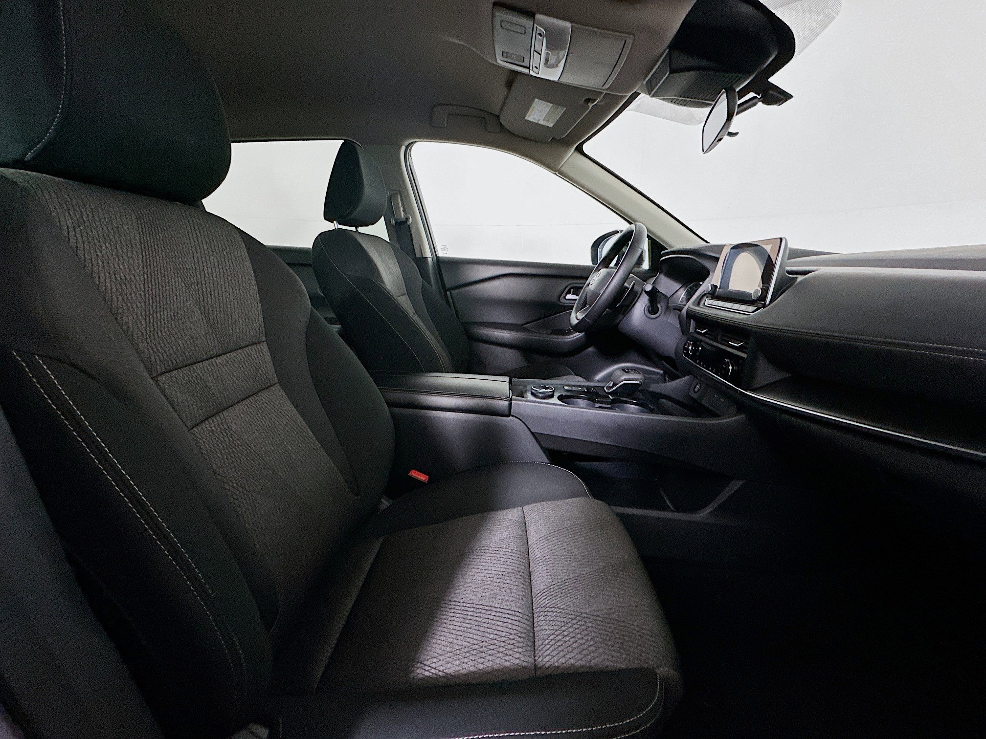 Used 2025 Nissan Rogue SV image 30