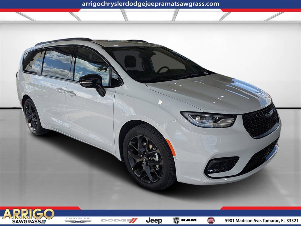 New 2026 Chrysler Pacifica Select image 1