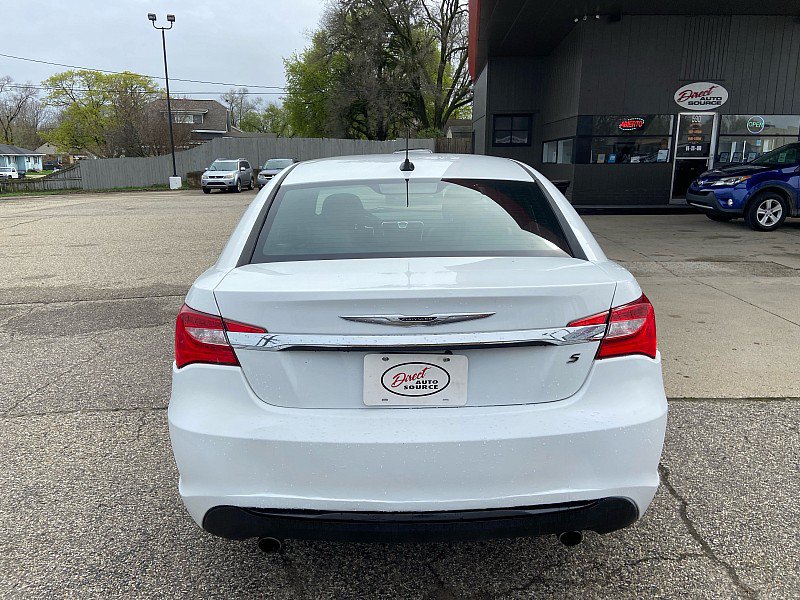 Used 2012 Chrysler 200 S FWD image 3