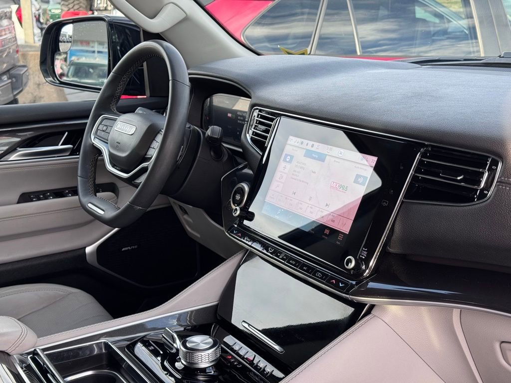 Used 2023 Jeep Wagoneer 4WD w/ Premium Group I image 29