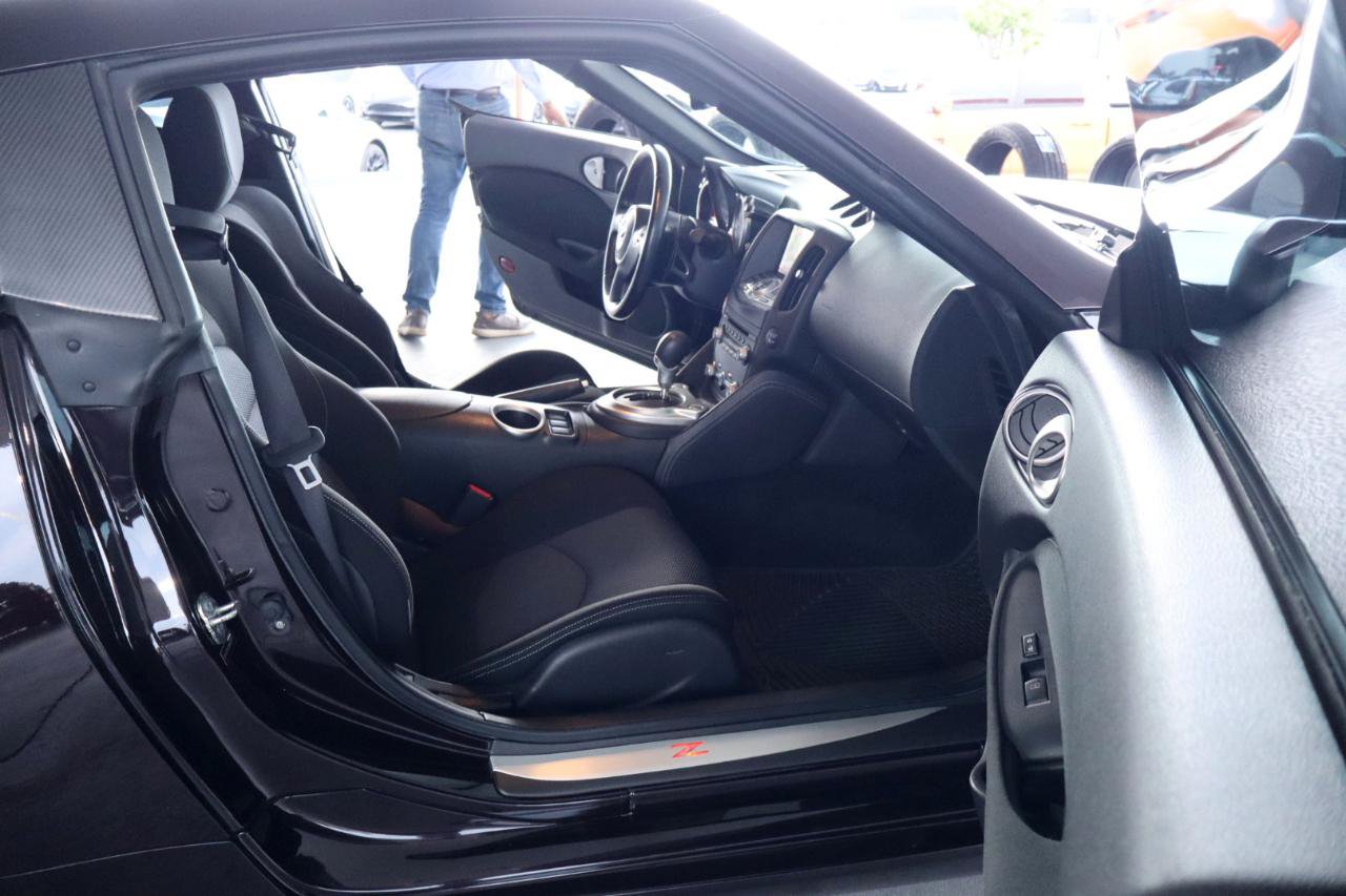 Used 2015 Nissan 370Z Coupe RWD image 30