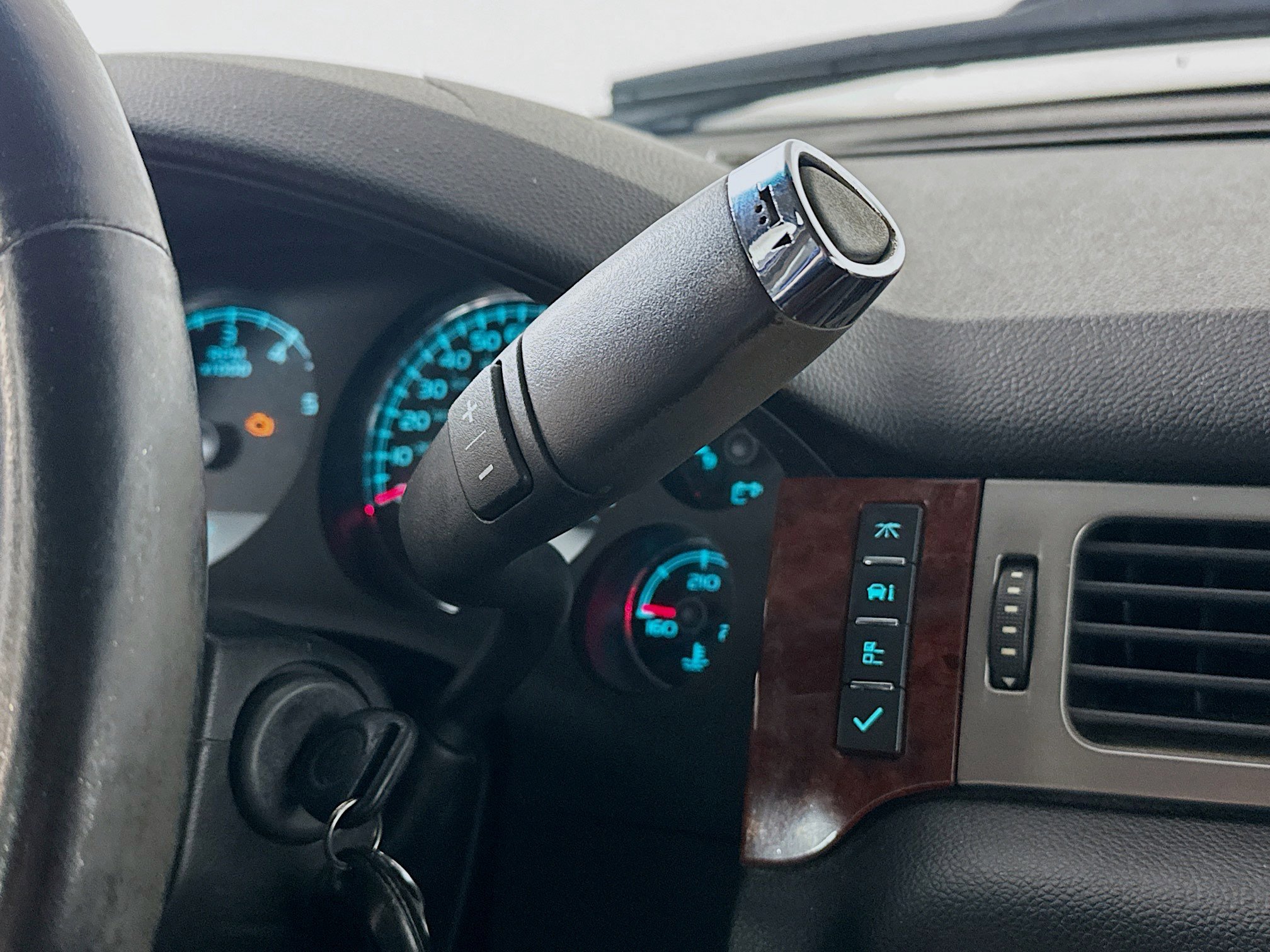 Used 2013 Chevrolet Tahoe LTZ image 17