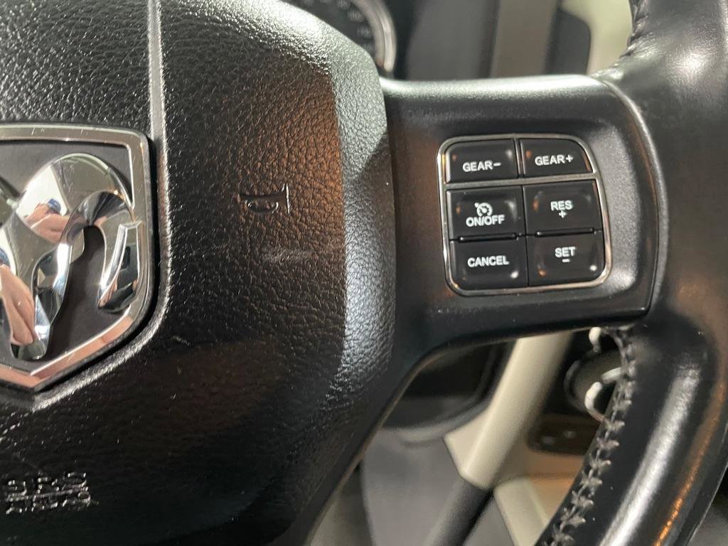 Used 2015 RAM 1500 Classic SLT w/ SLT Plus D￩cor Group image 32