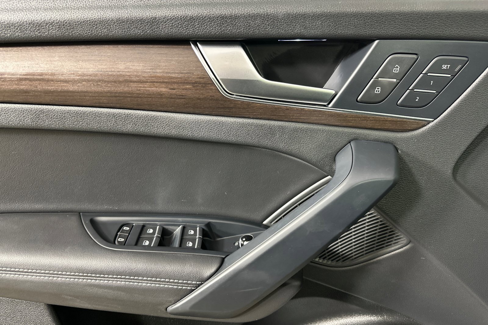 Used 2023 Audi Q5 e Premium Plus w/ Premium Plus Package image 10