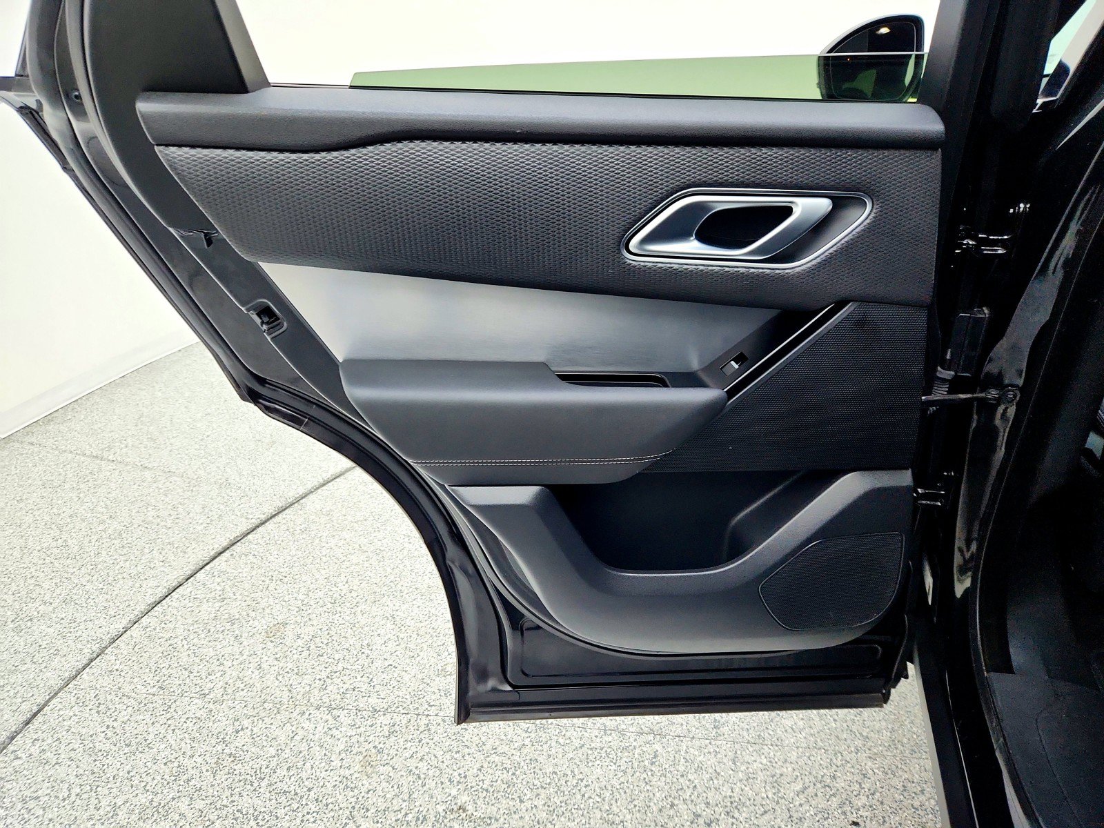 Used 2023 Land Rover Range Rover Velar R-Dynamic S image 23