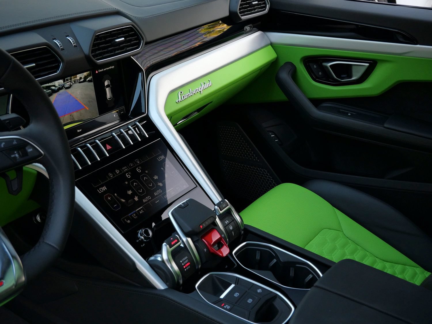Used 2022 Lamborghini Urus AWD/4WD image 21