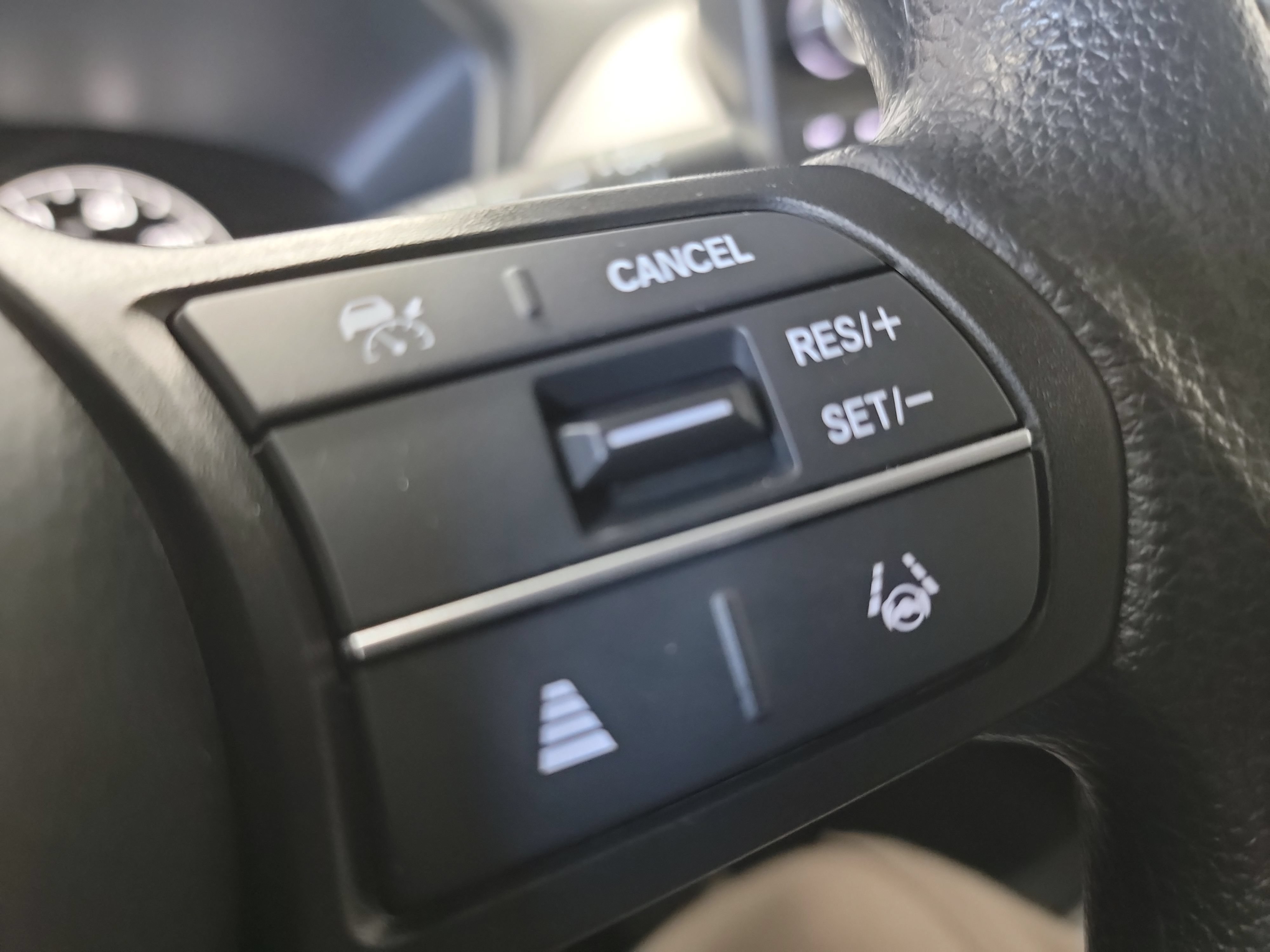Used 2024 Honda HR-V LX image 33