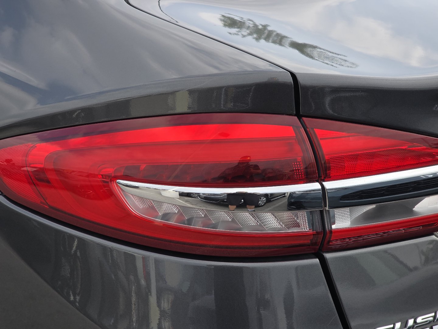 Used 2017 Ford Fusion SE w/ Fusion SE Technology Package FWD image 10