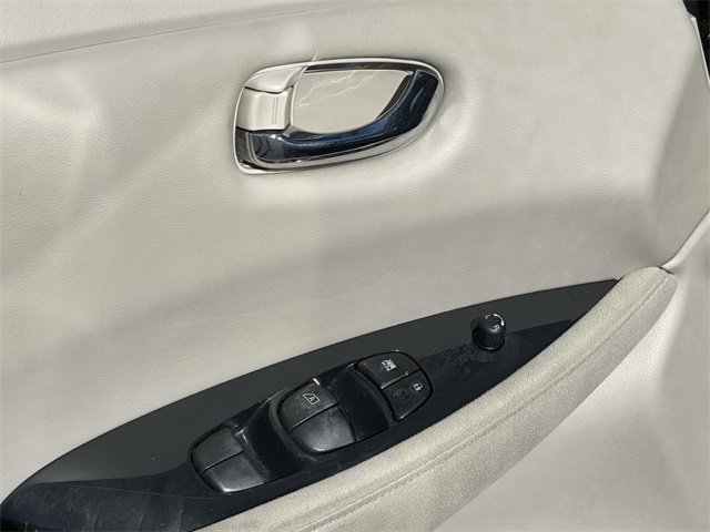 Used 2012 Nissan Leaf SL image 30