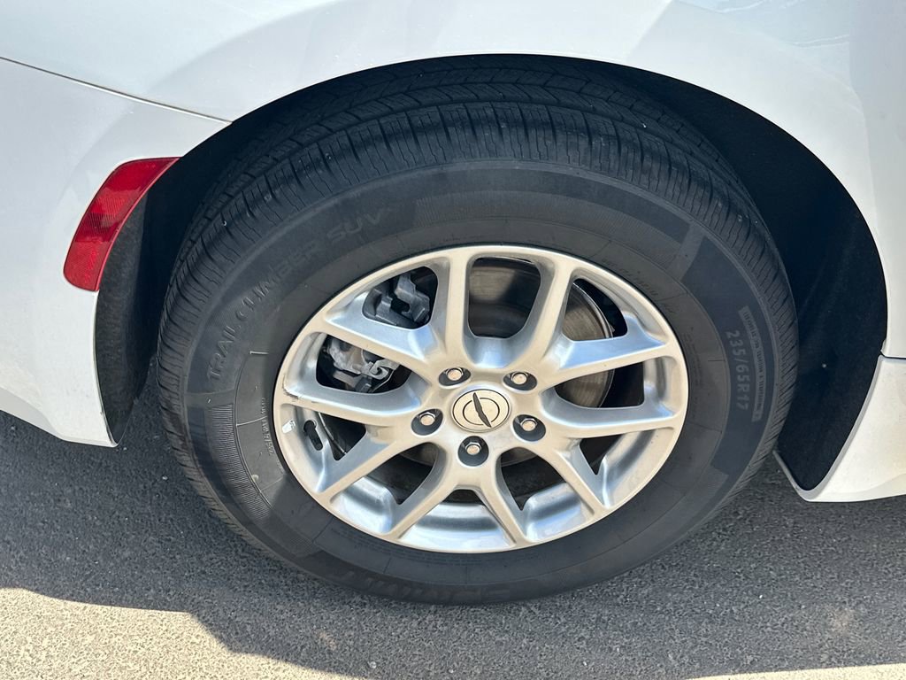 Used 2024 Chrysler Voyager LX image 16