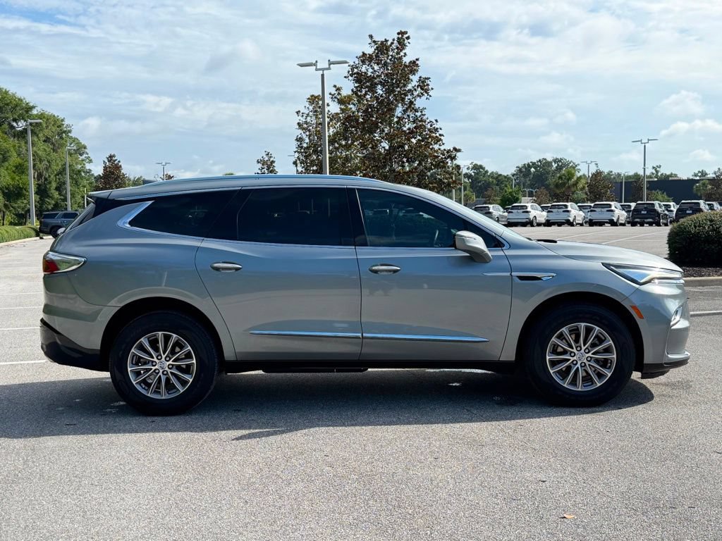 Used 2023 Buick Enclave Essence FWD image 5