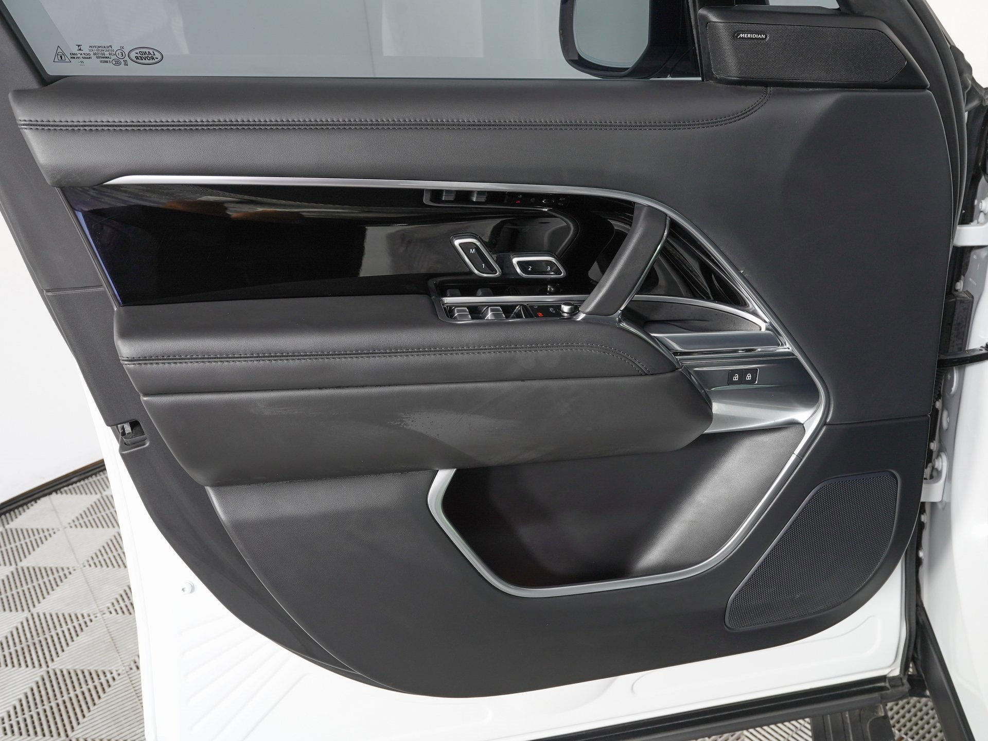 Used 2023 Land Rover Range Rover SE image 15