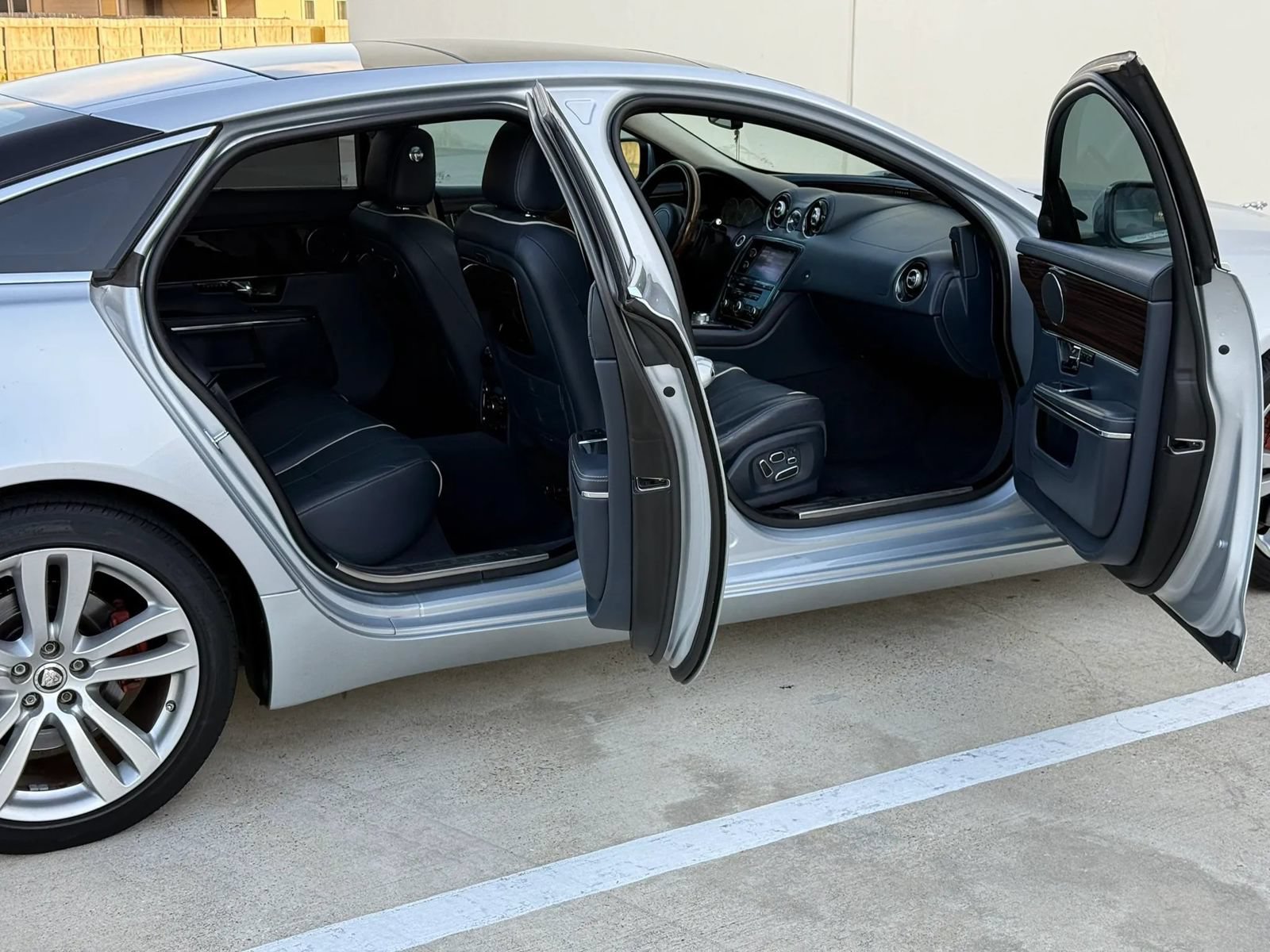 Used 2011 Jaguar XJ L RWD image 19