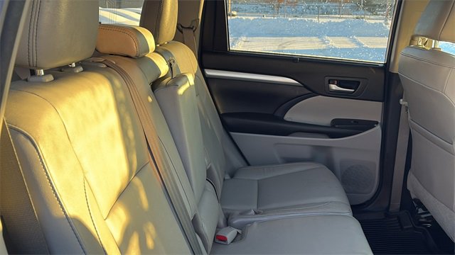 Used 2017 Toyota Highlander XLE image 31