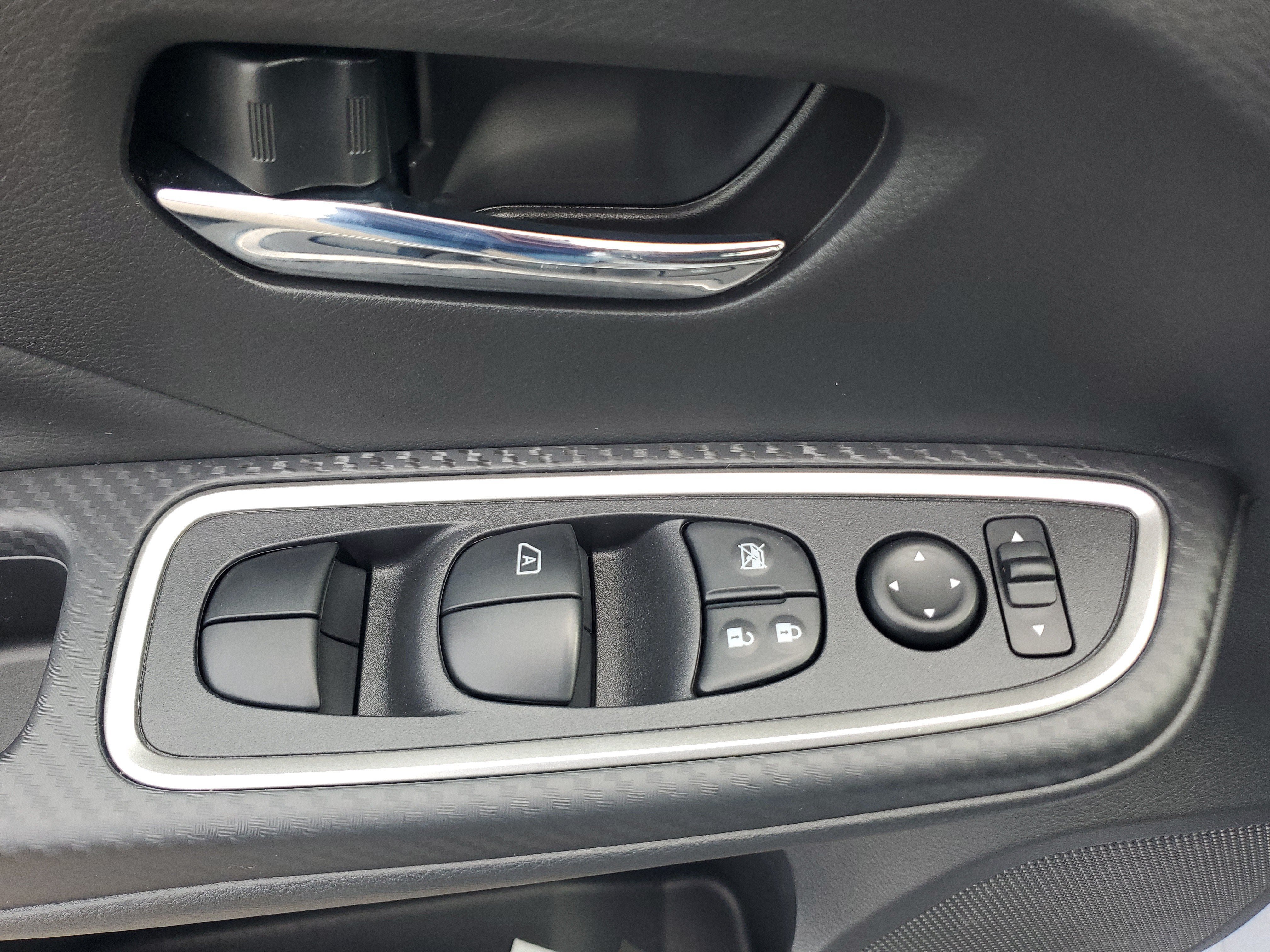 New 2025 Nissan Versa SR w/ Trunk Package FWD image 19