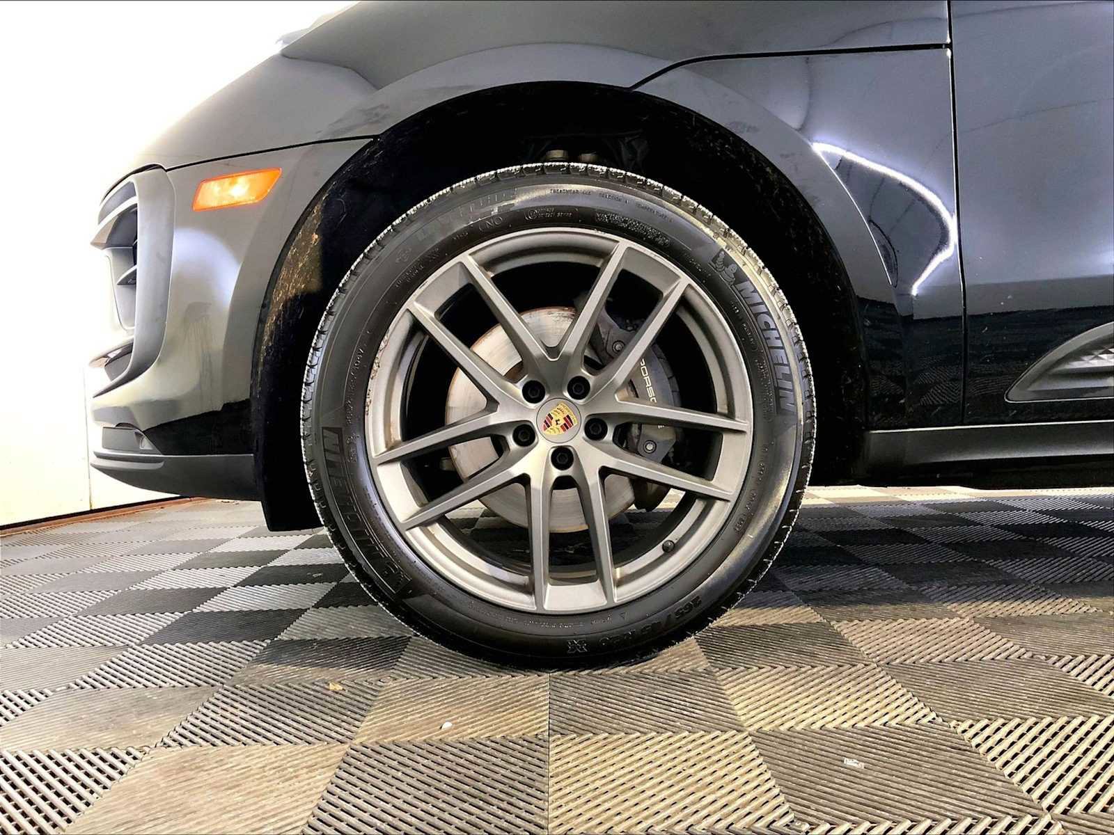 Certified 2024 Porsche Macan image 11