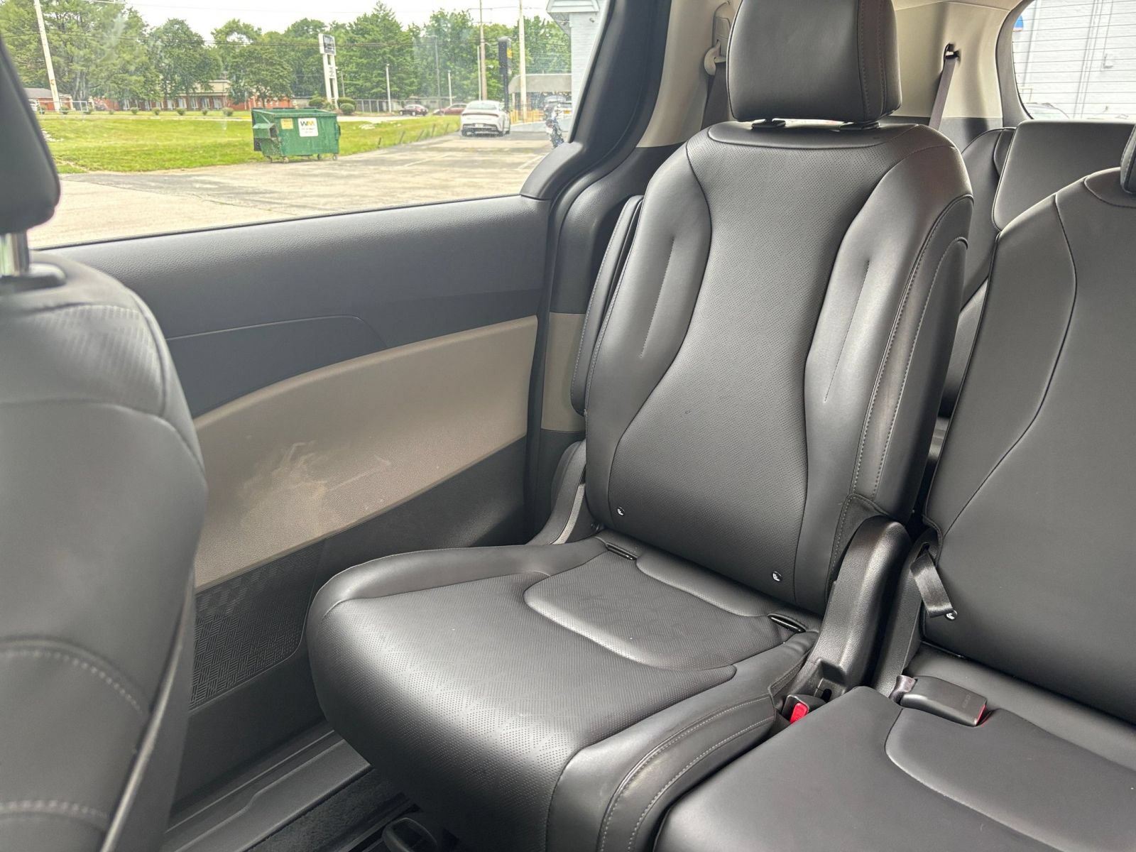 Used 2026 Kia Carnival FWD image 41