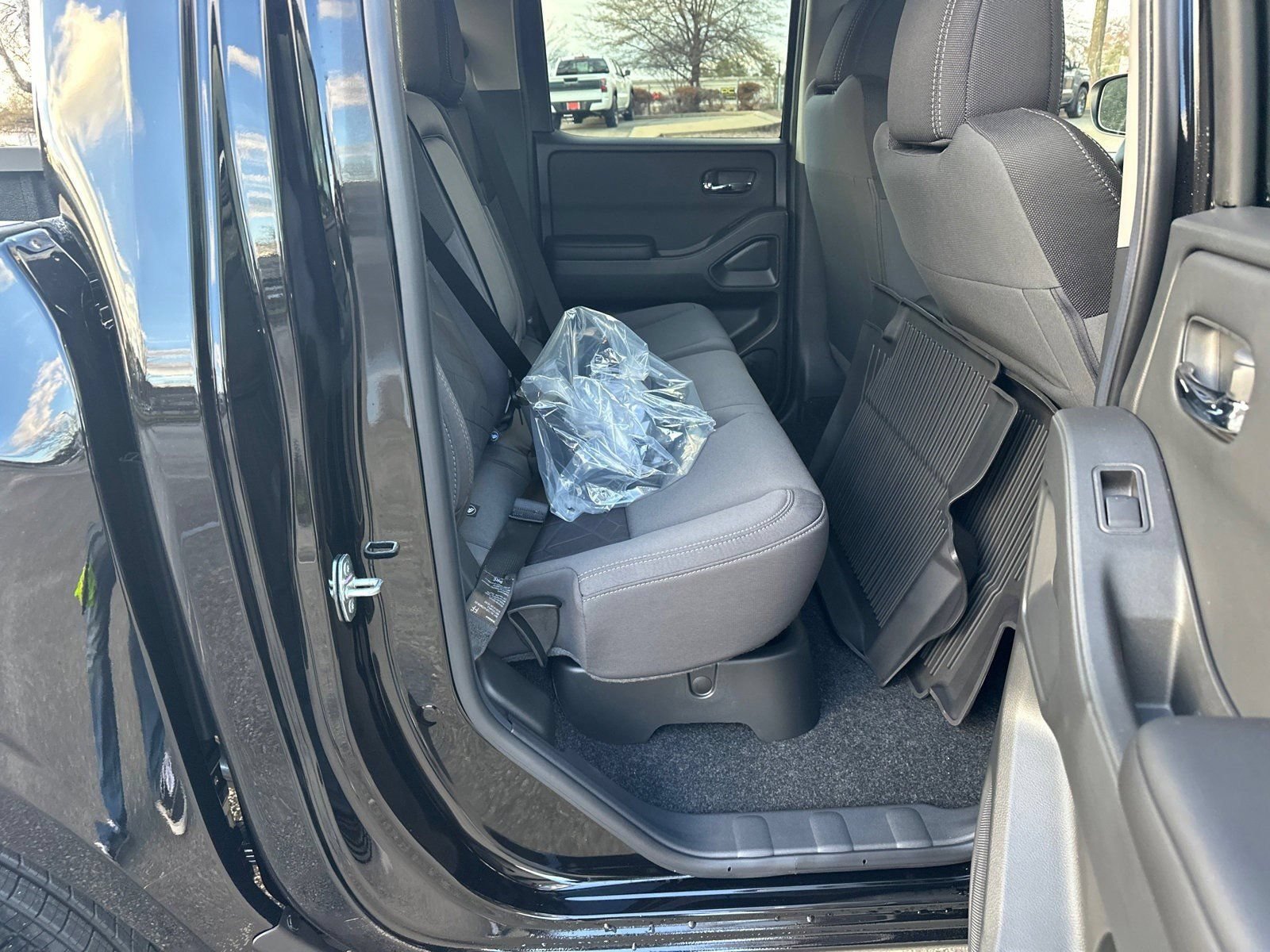 New 2026 Nissan Frontier SV w/ All-Weather Content Package AWD/4WD image 15