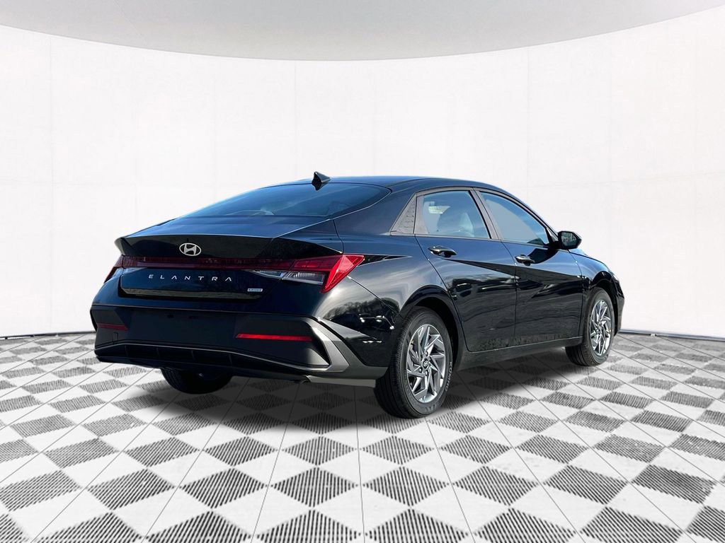 New 2025 Hyundai Elantra Blue image 11