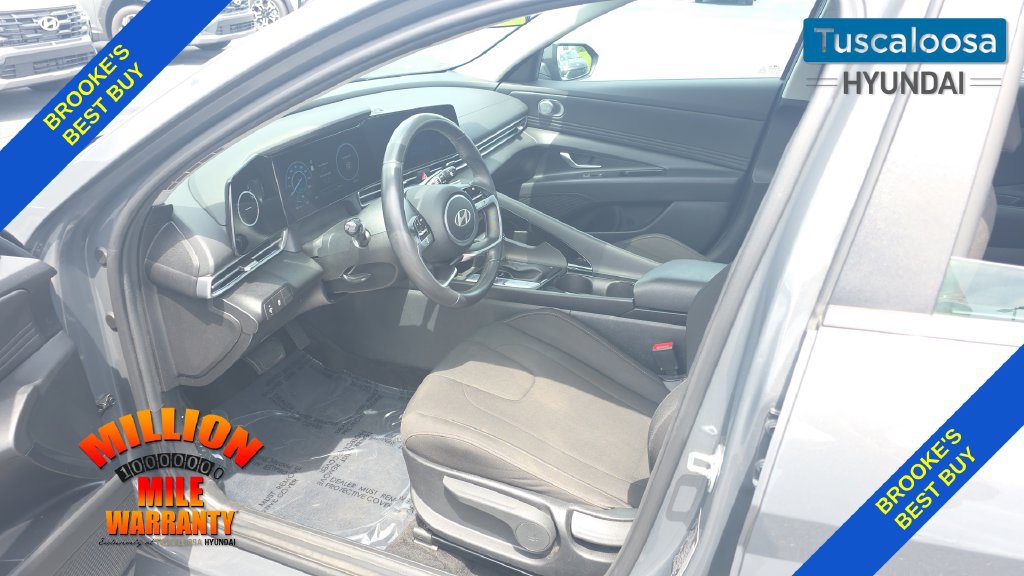 Used 2025 Hyundai Elantra SEL FWD image 23