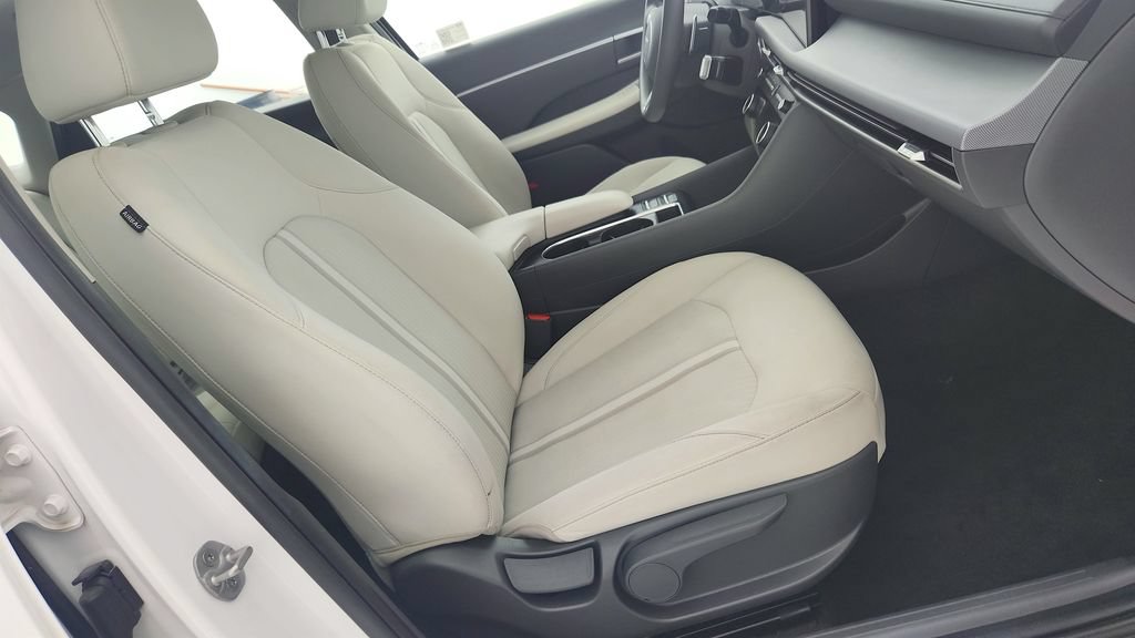 Used 2025 Hyundai Sonata SEL FWD image 24