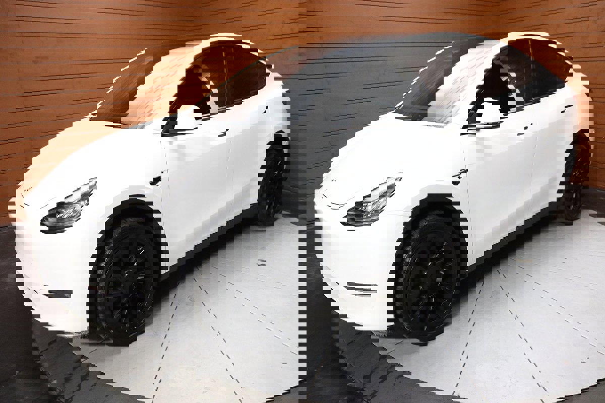 Used 2022 Tesla Model Y Long Range image 6