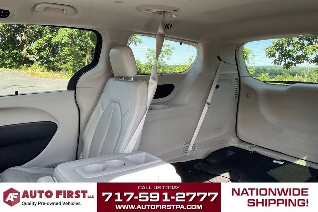 Used 2019 Chrysler Pacifica Touring-L w/ Advanced Safetytec Group FWD image 9