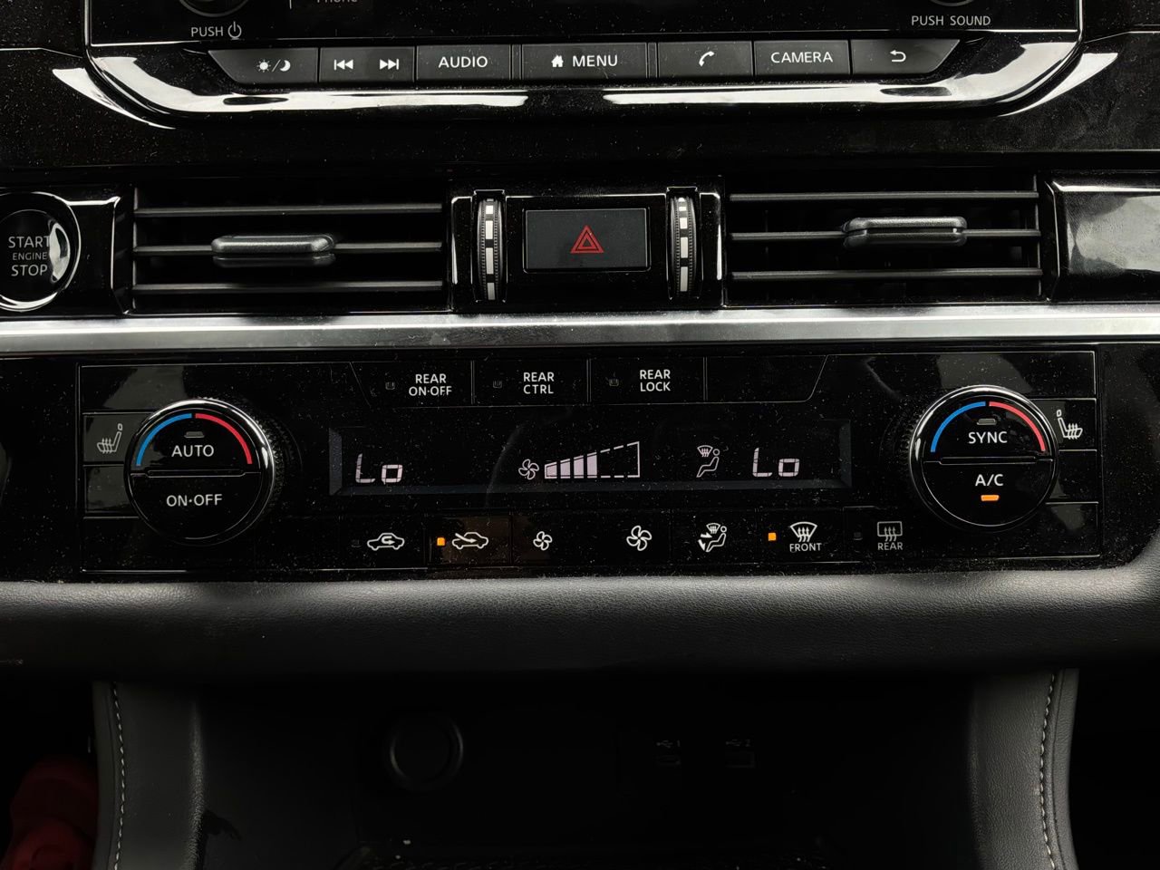 Used 2025 Nissan Pathfinder SV FWD image 28