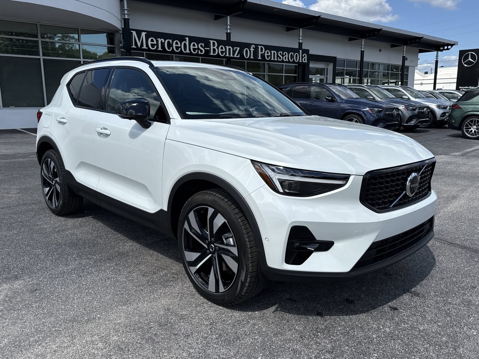 New 2026 Volvo XC40 B5 Ultra w/ Protection Package Premier AWD/4WD image 7
