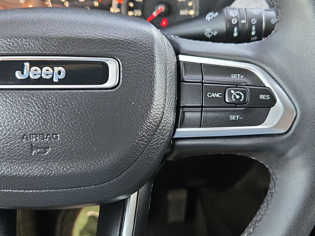 Used 2025 Jeep Compass Latitude w/ Sun & Sound Group AWD/4WD image 22